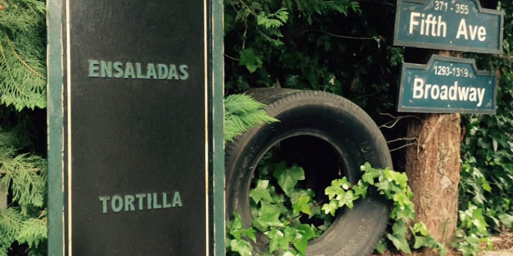 Pizarra Bar ONDARTZA San Sebastián y caja de cervezas Bud, Duna´s Vintage.