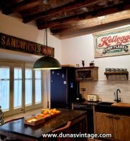 Fotos que me envía un cliente con carteles de Duna´s Vintage.