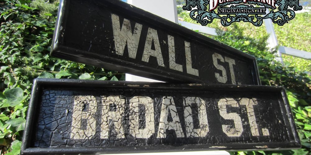 CARTELES WALL ST. and BROAD ST.