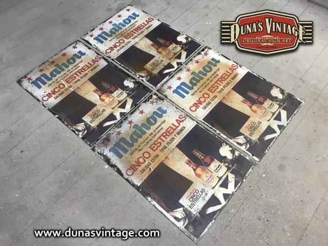 Chapa Metálica Mahou Camarero tamaño 42x50cm.