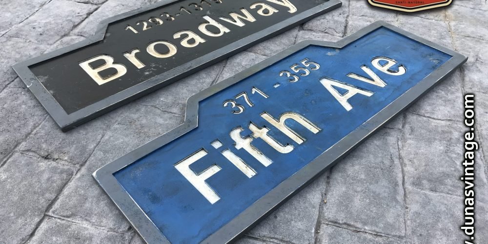 Placa Broadway & Fifth Ave.