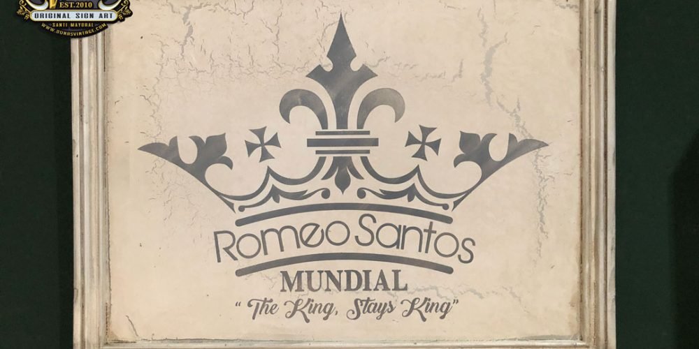 Cartel de Madera Romeo Santos.