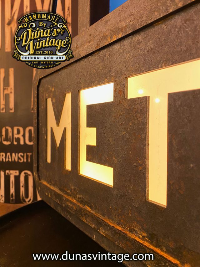 Caja de luz Metro Urquinaona – Estilo Retro Industrial, Duna´s Vintage