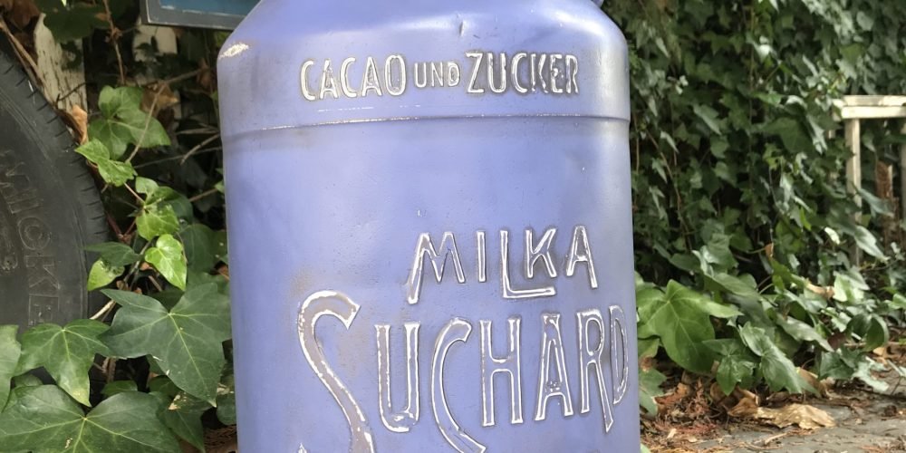Lechera de Aluminio Milka Suchard Chocolat.