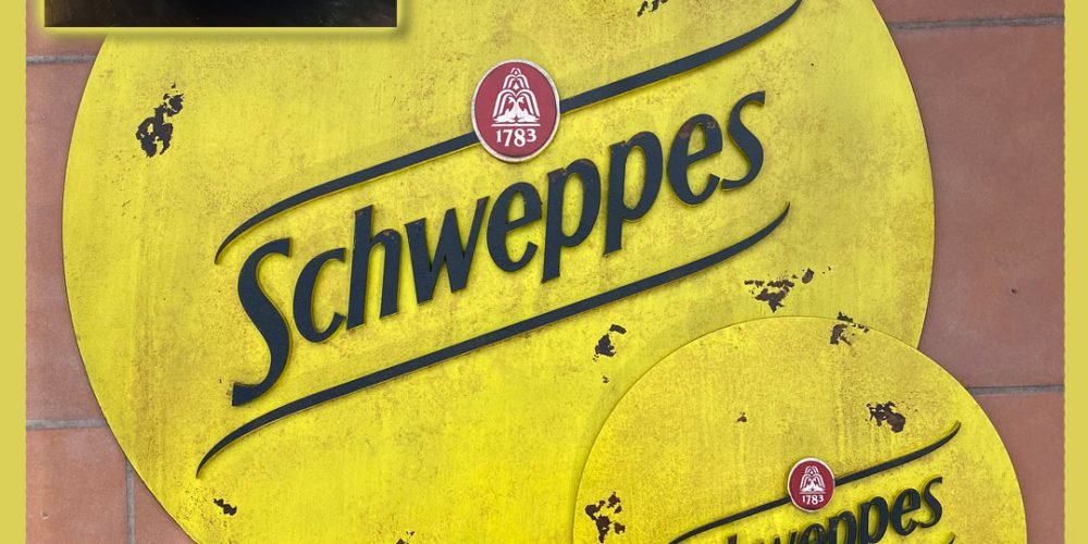 Carteles de Madera efecto Óxido Schweppes.