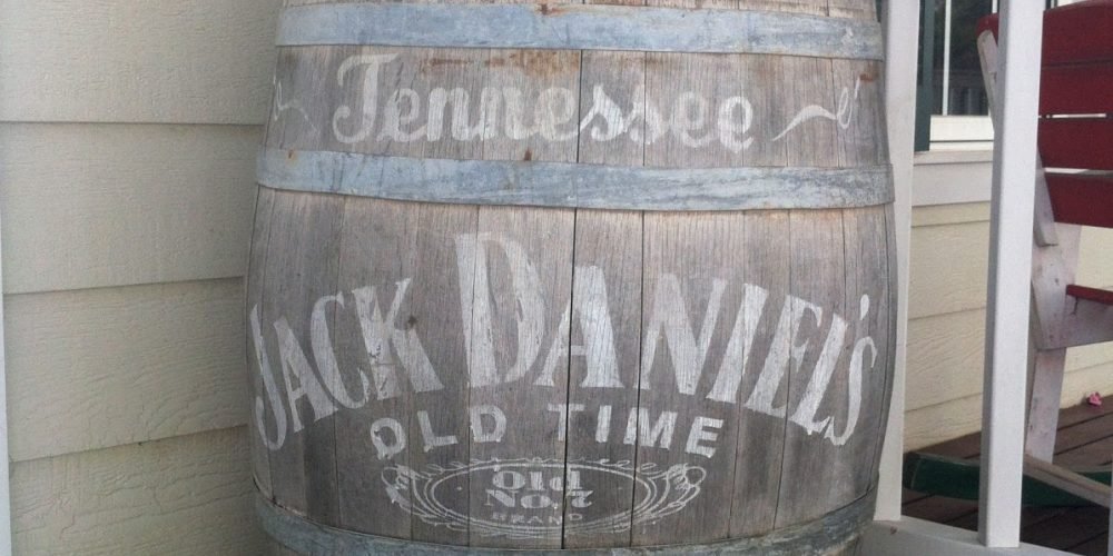 Barrica Jack Daniel´s & caja de cervezas Bud (Alemania)