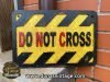 Cartel en Relieve DO NOT CROSS