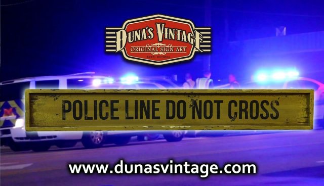Cartel de Madera POLICE LINE DO NOT CROSS Duna´s Vintage.