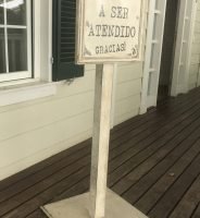 Cartel de Madera Totem para el KIOSKO