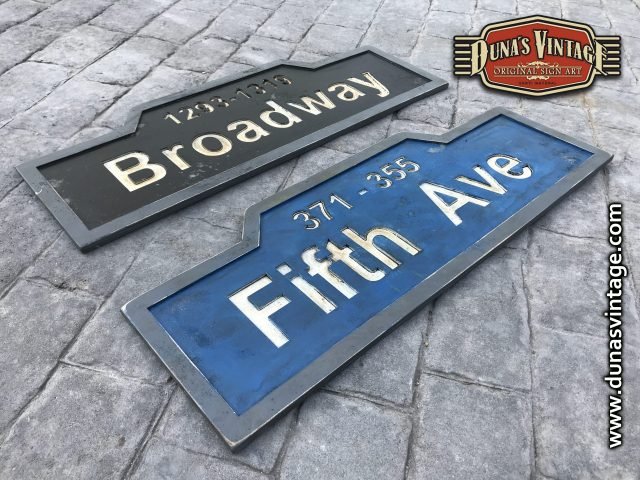 Placa Broadway & Fifth Ave.